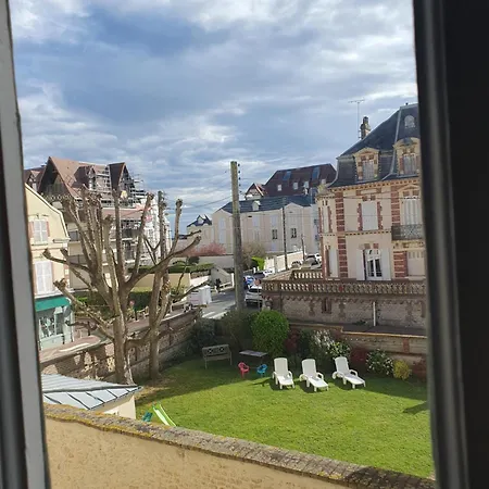 Et Style Au Coeur De L'eventail Cabourg