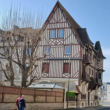 Et Style Au Coeur De L'eventail Apartman Cabourg